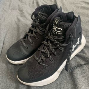 Youth boys Under Armour Steph Curry shoes size 4